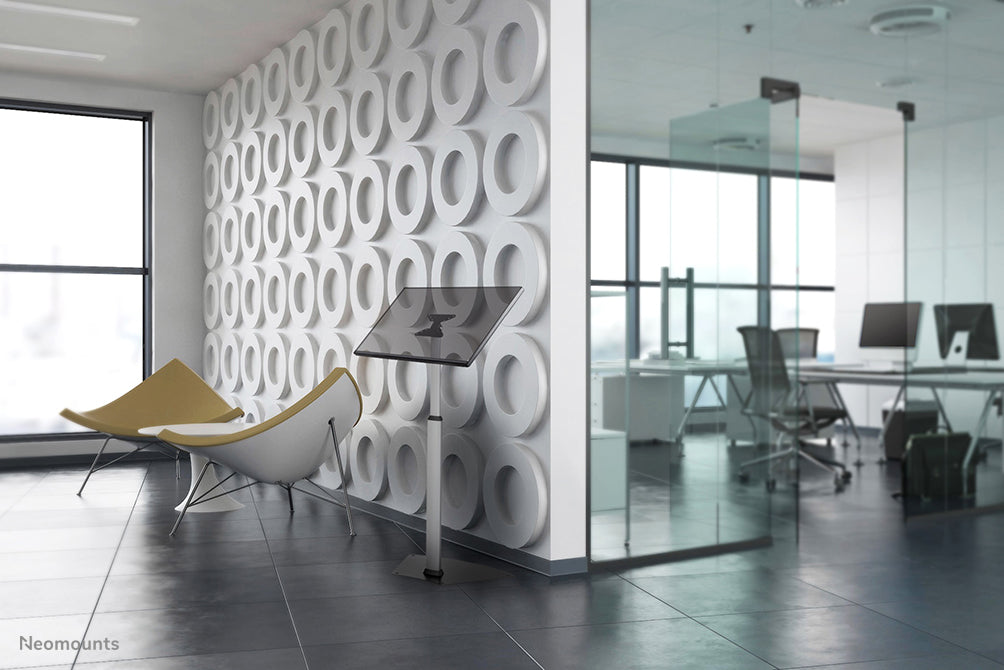 FPMA-D1550SILVER ist ein Möbel für LCD/LED/Plasma-Bildschirme bis zu 32 Zoll (81 cm), höhenverstellbar - Silber