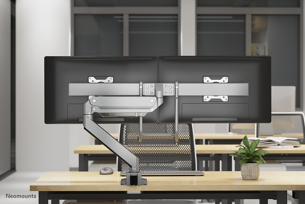 NM-D775DXSILVER ist eine gasgefederte Tischhalterung mit Querstange und Hebel für Flachbildschirme bis zu 32 Zoll (81 cm).